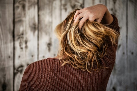 Как спасти волосы от выпадения, на что женщине нужно обратить внимание