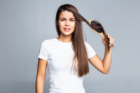 Стресс и выпадение волос у женщин — что делать